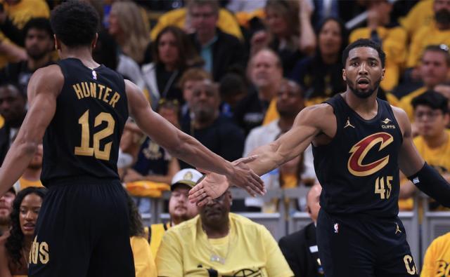 拒绝0-3！米切尔创神迹比肩詹皇，完全体骑士不好惹