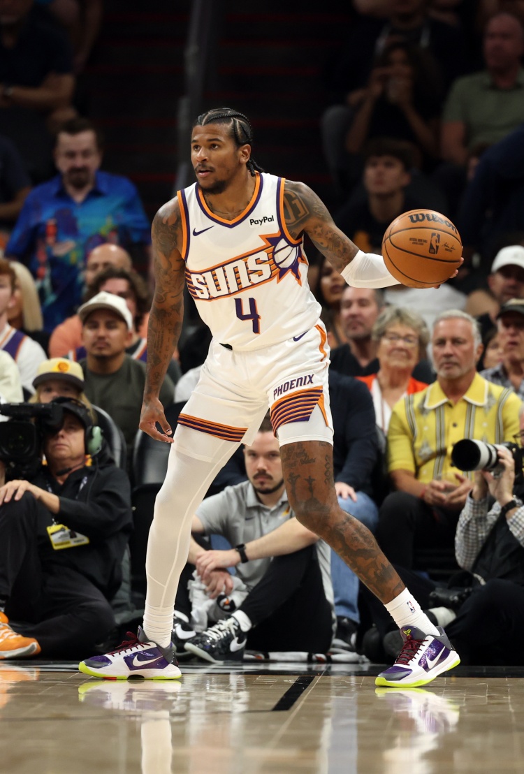 体育平台-还不错！杰伦·格林复出半场5中2拿到7分2板2助 正负值+5